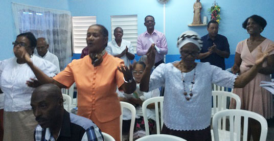 Guadeloupe : Mgr Riocreux rencontre l'Emmanuel Emmanuel Guadeloupe