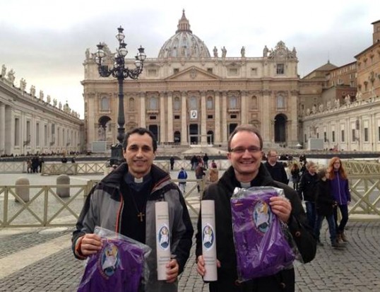 Trois prêtres de l’Emmanuel envoyés par le pape comme missionnaires de la miséricorde missionnairesdelamisericorde