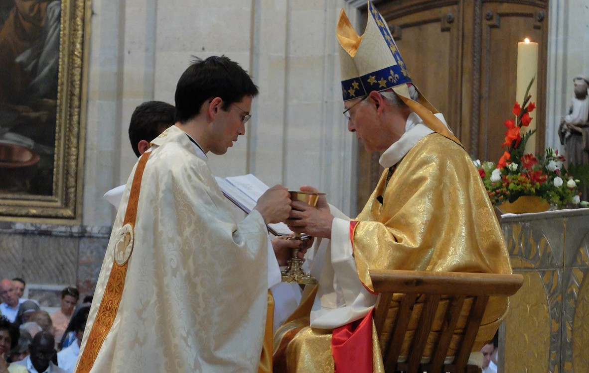 Ils sont prêtres ! Gloire à Dieu ! Benoît d’Argenlieu, ordonné à Versailles le 26 juin 2016.