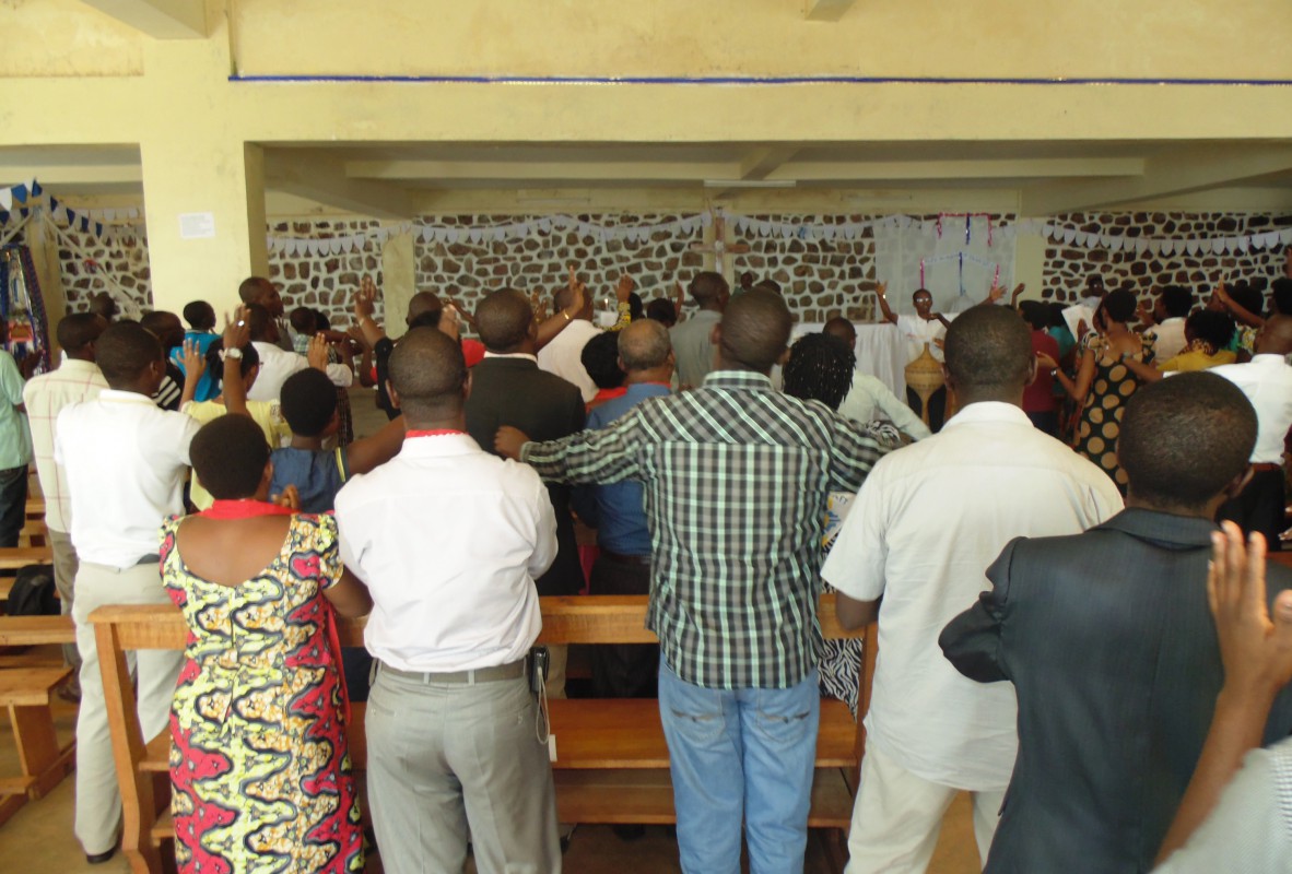 Les Jeunes du Burundi jubilent à Mugera Pélerinage jubilaire à Mugera pour les jeunes du Burundi © Communauté de l’Emmanuel