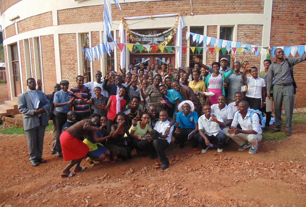 Les Jeunes du Burundi jubilent à Mugera Pélerinage jubilaire à Mugera pour les jeunes du Burundi © Communauté de l’Emmanuel