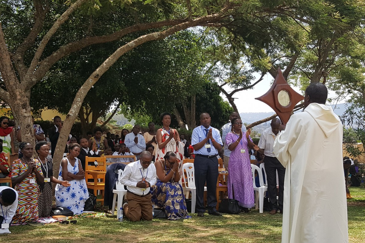 Session internationale au Rwanda : un avant-goût du ciel Nous t’adorons Seigneur