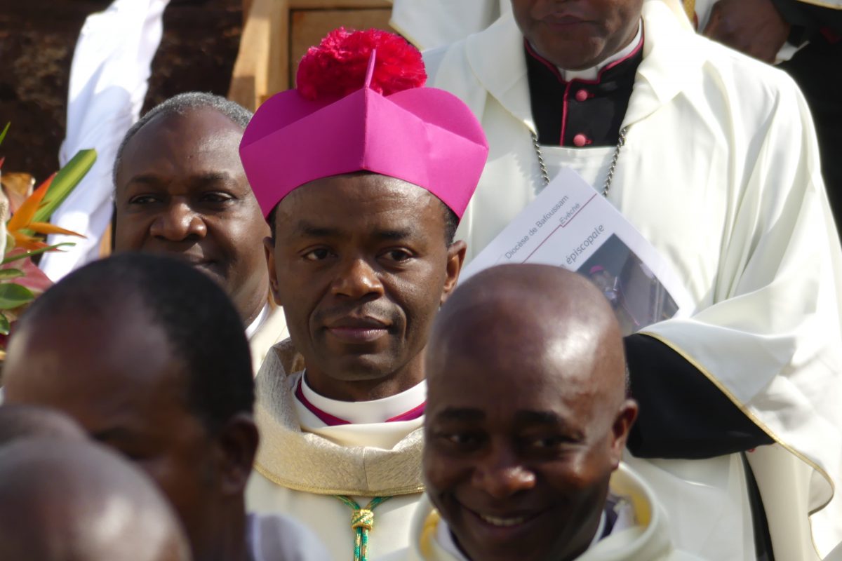 Mgr Dassi ordonné évêque auxiliaire de Bafoussam Mgr Dassi à l’entrée de la messe.