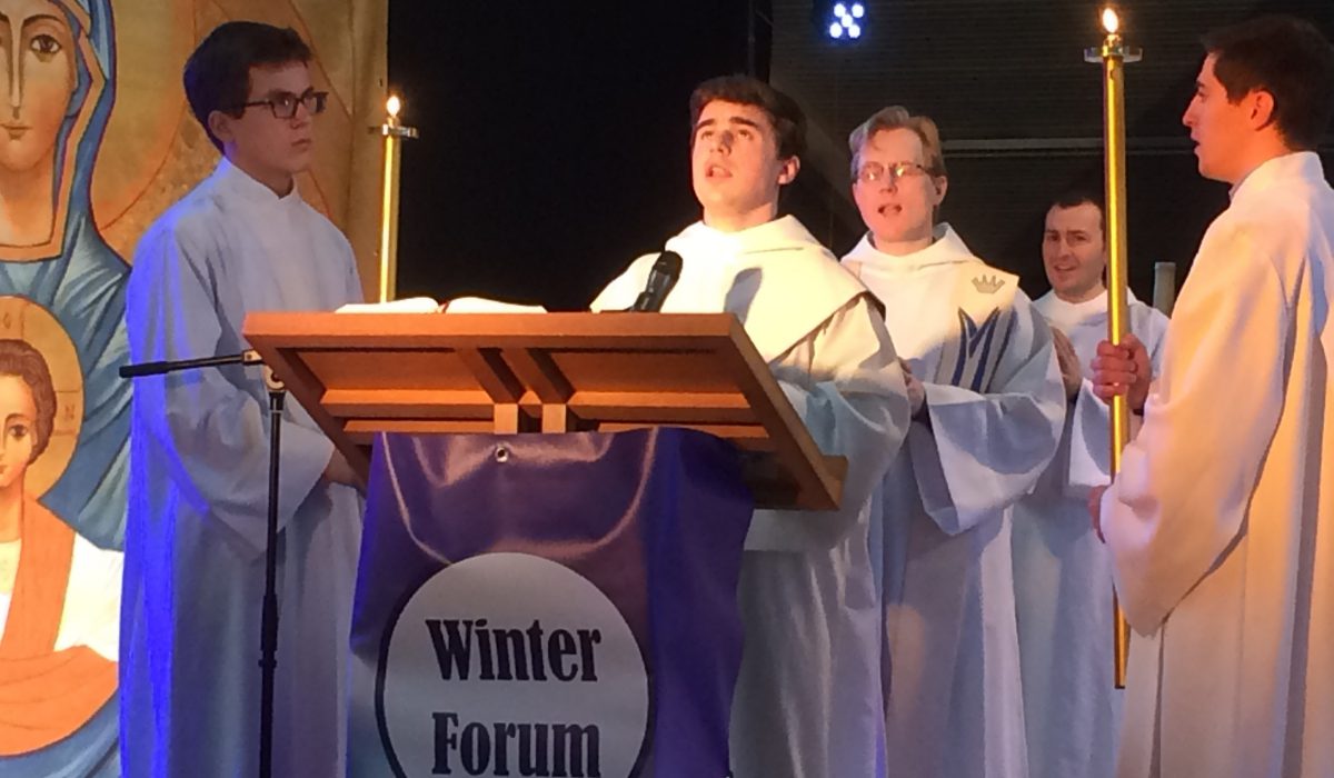 #WINTERFORUM2017 - 350 jeunes ont quitté leur divan ! Messe