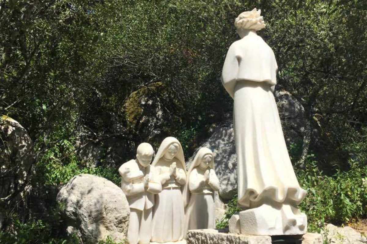 Les prêtres de l'Emmanuel rassemblés à Fatima 18052876 10209941799566987 724086978 n
