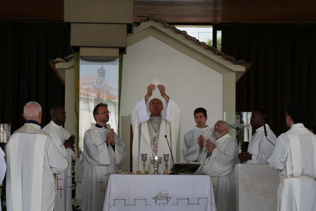 Les prêtres de l'Emmanuel rassemblés à Fatima RZ5A9565
