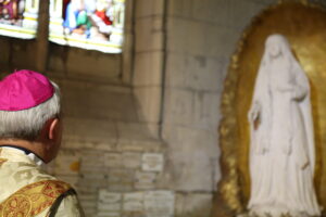 La Communauté de l'Emmanuel se consacre aux Cœurs de Jésus et de Marie RZ5A4169