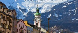 Le Père Hermann Glettler nommé évêque d’Innsbruck en Autriche Hotel Innsbruck Winter Tirol Alpen Barrierefrei Sightseeing Altstadt Berge Kultur Hotspots Goldenes Dachl Innzeile Innenstadt Zentrum Aktiv 03
