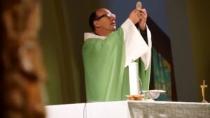 Vivre avec le Christ, témoignage québécois du Père Martin Lagacé. P. Martin Lagace 1