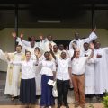 Nouvelles de la Communauté de l'Emmanuel - Janvier 2018 Frat CI_Engagements Marie-Rose et Willy avec responsables vie consacrée et prêtres