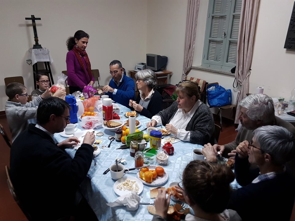 Consécration des Kids à Marie, Lourdes en Terre Sainte, pèlerinage orthodoxe en Albanie – nouvelles de la Communauté 080516