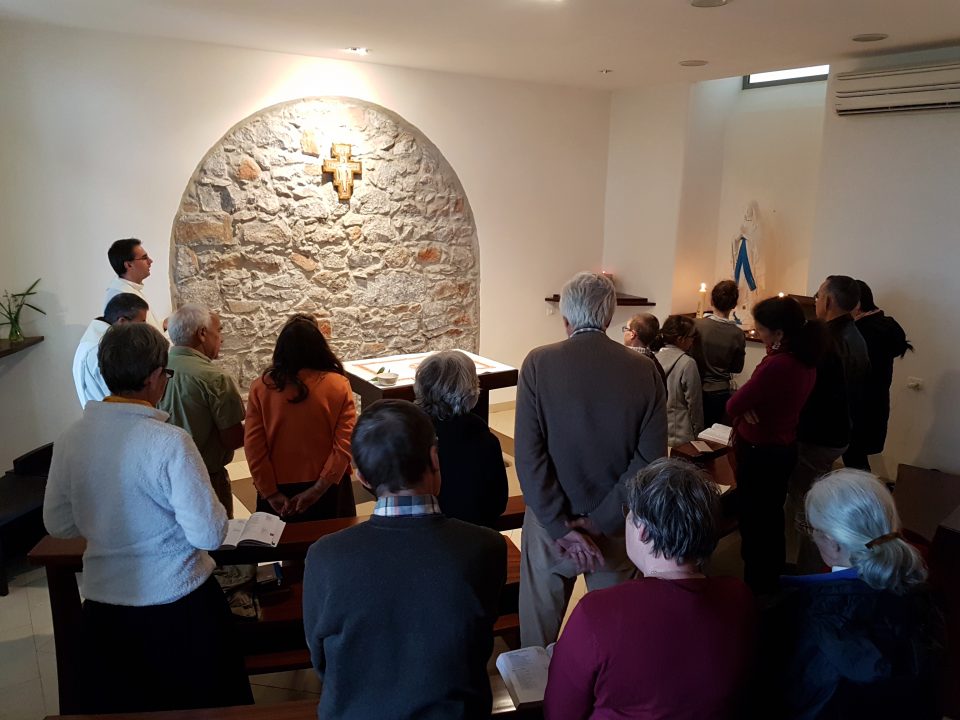 Consécration des Kids à Marie, Lourdes en Terre Sainte, pèlerinage orthodoxe en Albanie – nouvelles de la Communauté 143010