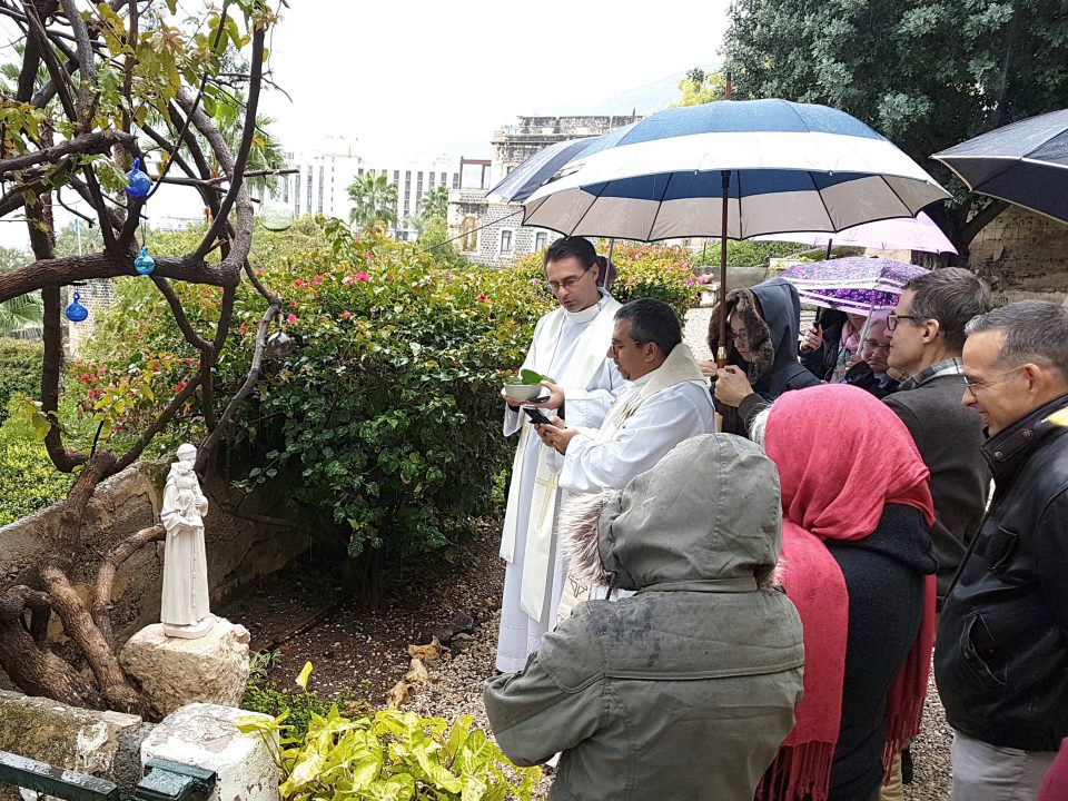 Consécration des Kids à Marie, Lourdes en Terre Sainte, pèlerinage orthodoxe en Albanie – nouvelles de la Communauté 145100