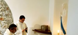 Consécration des Kids à Marie, Lourdes en Terre Sainte, pèlerinage orthodoxe en Albanie – nouvelles de la Communauté Bandeau Tiberiade