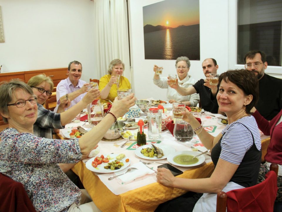 Consécration des Kids à Marie, Lourdes en Terre Sainte, pèlerinage orthodoxe en Albanie – nouvelles de la Communauté image9-