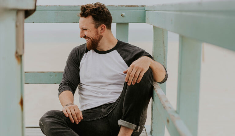5 pas pour faire grandir nos amitiés et + si affinités, par Pierre Mellot Homme joie
