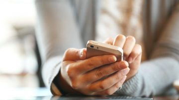 mains mobile smartphone 1024x682