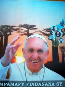 Le Pape en Afrique : "Un temps pour goûter l'universalité de l’Église" Aff pape