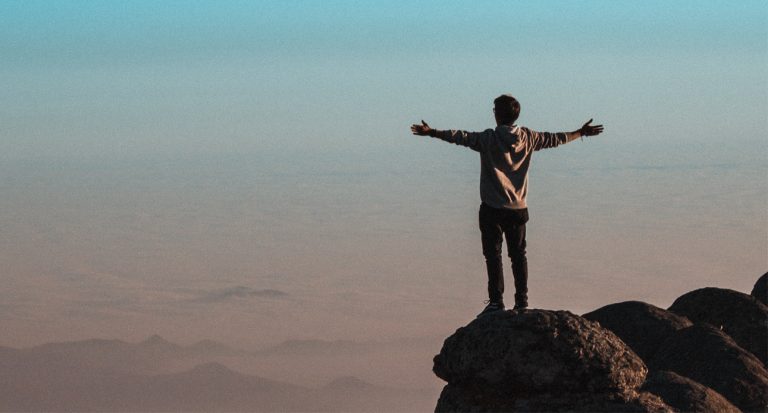 Quand la gratitude revient en grâce junior moran hrEJYRtBDrk unsplash