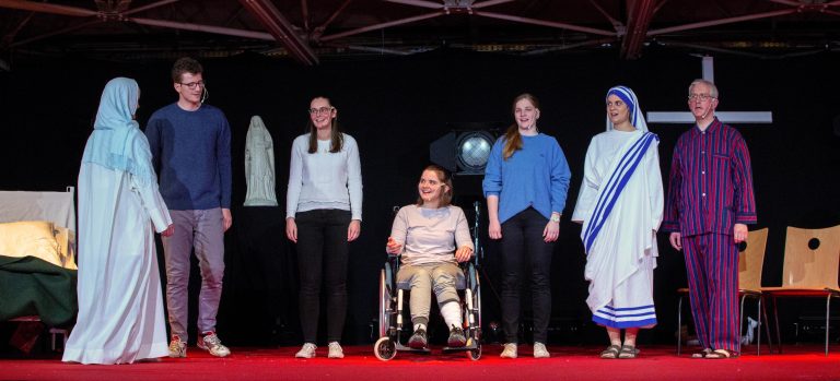 Regarder vers le Ciel, la comédie musicale des jeunes de l'ESM FH20203V8B1004