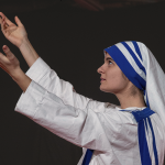 Regarder vers le Ciel, la comédie musicale des jeunes de l'ESM Vignette comedie musicale ESM 2020 b