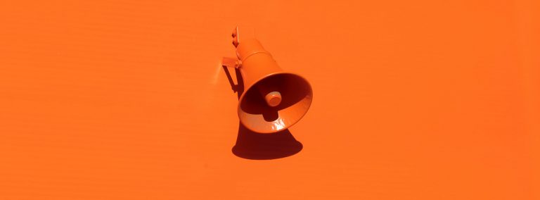 La non-critique, pour propager un regard d'espérance oleg laptev QRKJwE6yfJo unsplash