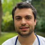 De l'aube à la blouse de médecin : un séminariste auprès des malades du covid Vignette temoignage Erwan