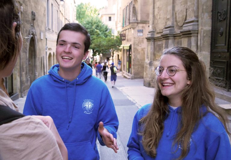 « Nous sommes de simples serviteurs » : La joie de l'évangélisation Evang rue Etienne 2