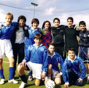 Carlo Acutis : « Mon autoroute pour le Ciel » Photo de Carlo Acutis avec son équipe de foot. ©http://www.carloacutis.com/