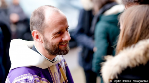 Remettons nos écrans à la juste place ! Vignette Pere Xavier Terrien