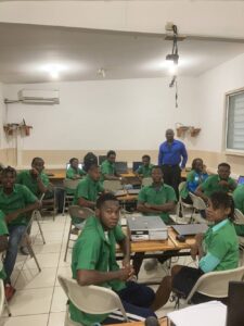 Ma découverte de l’Ecole Professionnelle Saint-Joseph Artisan (EPSJA) en Haïti eleves en classe haiti