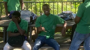 Emmanuel Education eleves haiti cour de recre 1