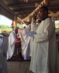 Retour sur l'ordination épiscopale de Monseigneur José Likolo, évêque de Lisala L 4