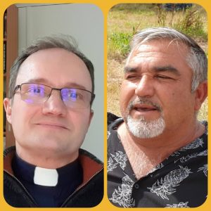 Prêtre avec les gens du Voyage babatche v bedon