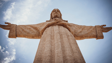 Vignette Facebook Christ ressuscite statue ciel