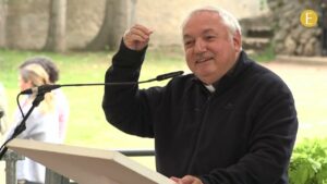 Un évêque français nommé cardinal Aveline Paray