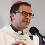 Synode sur la synodalité : en présence de l’Esprit-Saint, l’Eglise, avec humilité et résolution, nous apprend à marcher ensemble. Vignette carree Gobilliard Mgr
