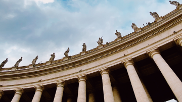Vignette Facebook Vatican II colonnade Bernin