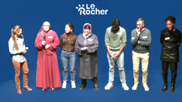Le blog Vignette Facebook Rocher temoignage nouveau logo bleu