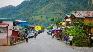 Le blog Vignette Facebook Madagascar rue Unsplash